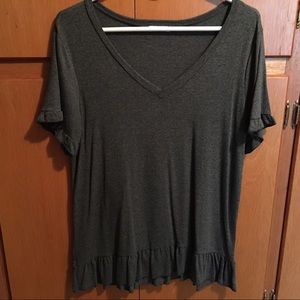 Short-sleeved V-neck charcoal gray top size M